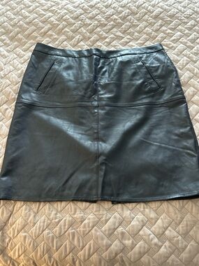 CAbi Black Faux Leather Mini Skirt Size 14 Zip Back Slit Classic Chic